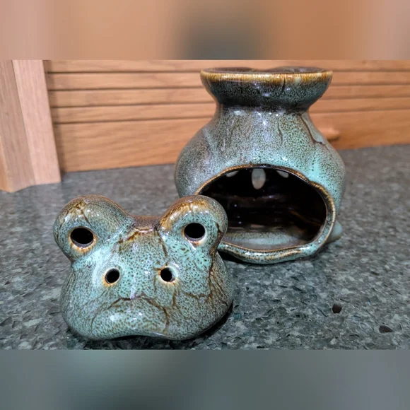 GANZ Green Frog Votive Candles and Scented Oils Burner. - Picture 3 of 5